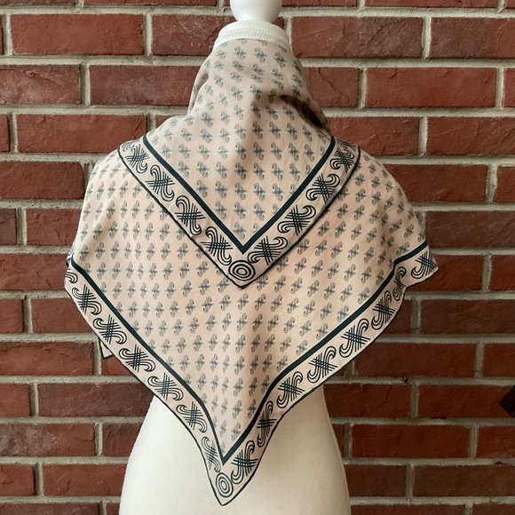Vintage Jaeger Silk Geometric Print Beige Black Scarf 25”x26” Made in Italy - Picture 2 of 11